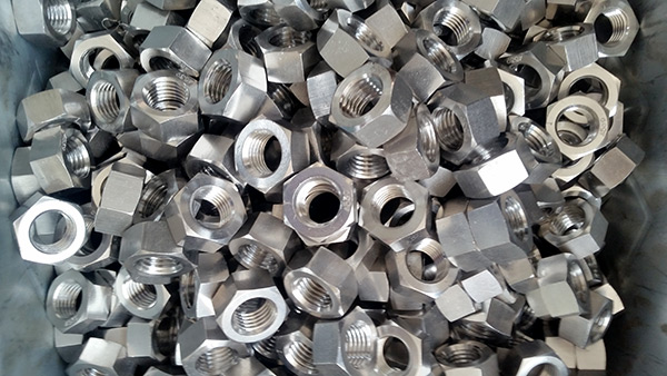 不銹鋼標(biāo)準(zhǔn)件的材料選擇要考慮的因素有哪些？